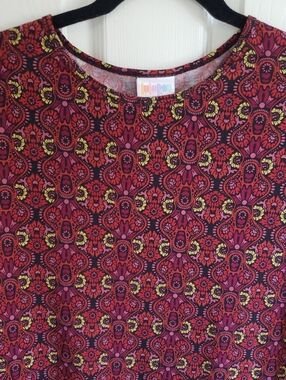 EUC LulaRoe Size Small Art Nouveau Style Print Tunic In A Soft Cottony Knit.
